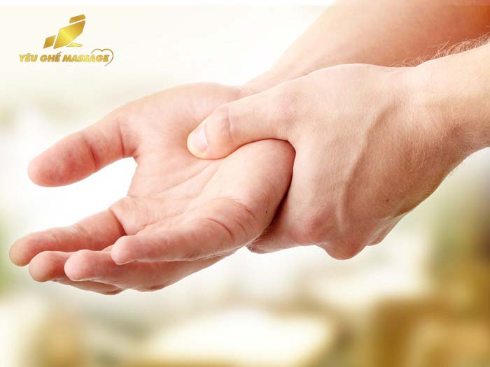 Đau lưng mỏi gối tê tay là bệnh gì? Dấu hiệu & Cách chữa trị