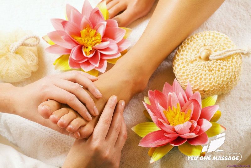 Vi tri massage giup co the thu gian massage chan