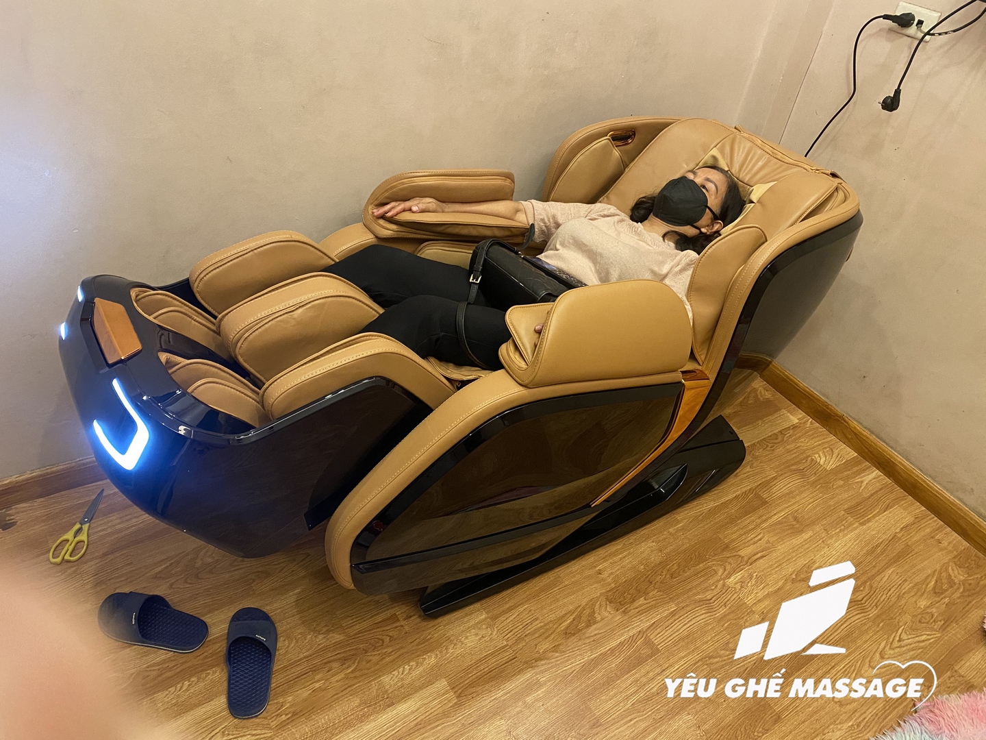 khach hang ngoi ghe massage okinawa js 901 pro Copy