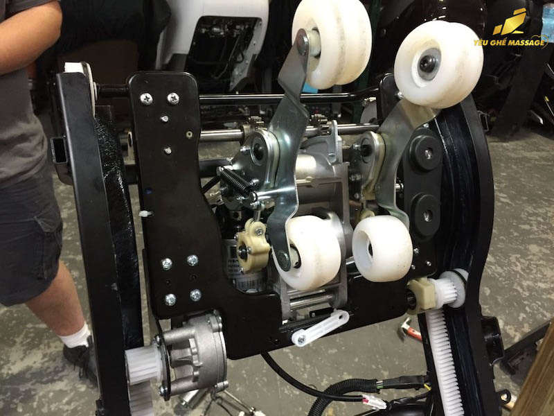 Con lăn ghế massage bị kẹt - di chuyển không đều