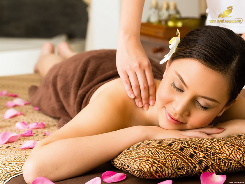 So sánh Ghế Massage Toàn Thân Và Massage Truyền Thống-1